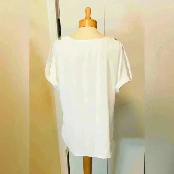 Bloomchic NWT White Rounded Neckline Faux Tab Sleeves with Button Detail Size 12 - Picture 8 of 12